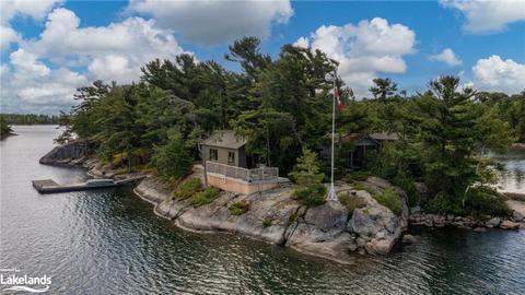 {{alt}} | Card Image